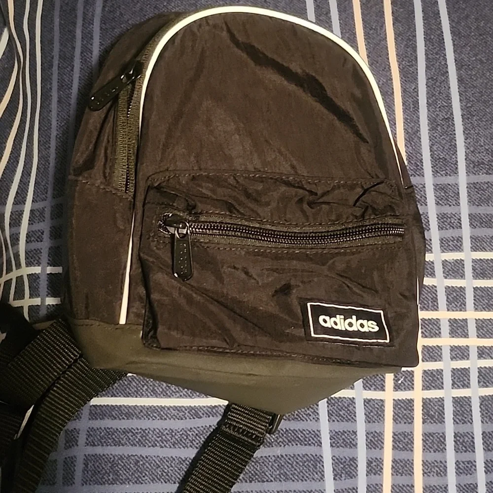 Mini Adidas backpack - Picture 1 of 2